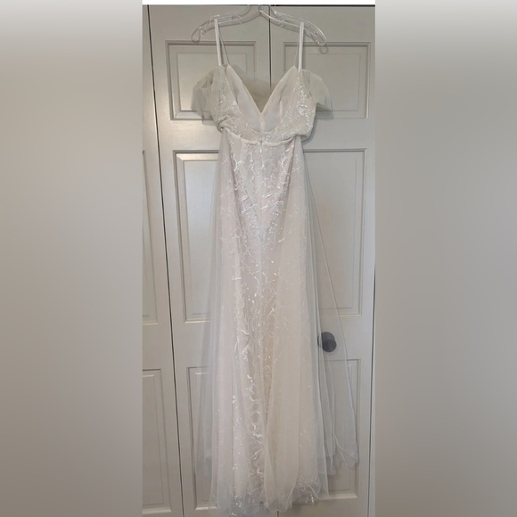 Berta Wedding Dress - Picture 3 of 4